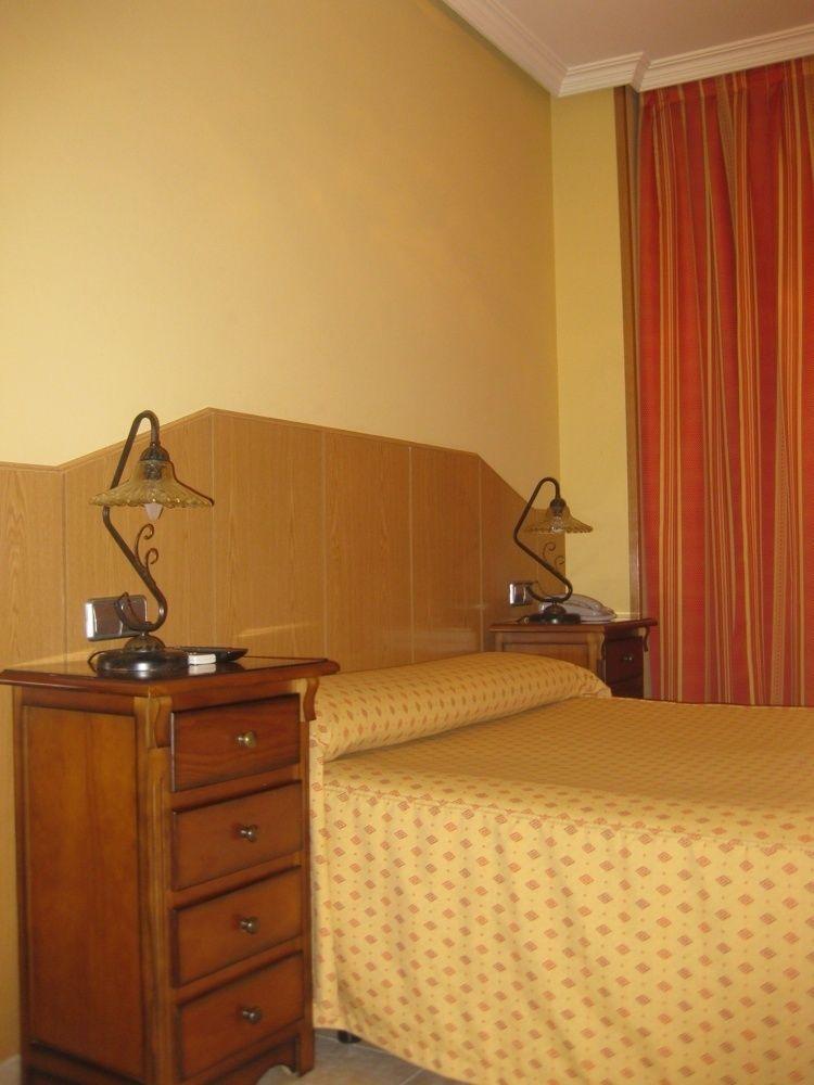 Hostal Maria Ronda Madrid Exterior photo